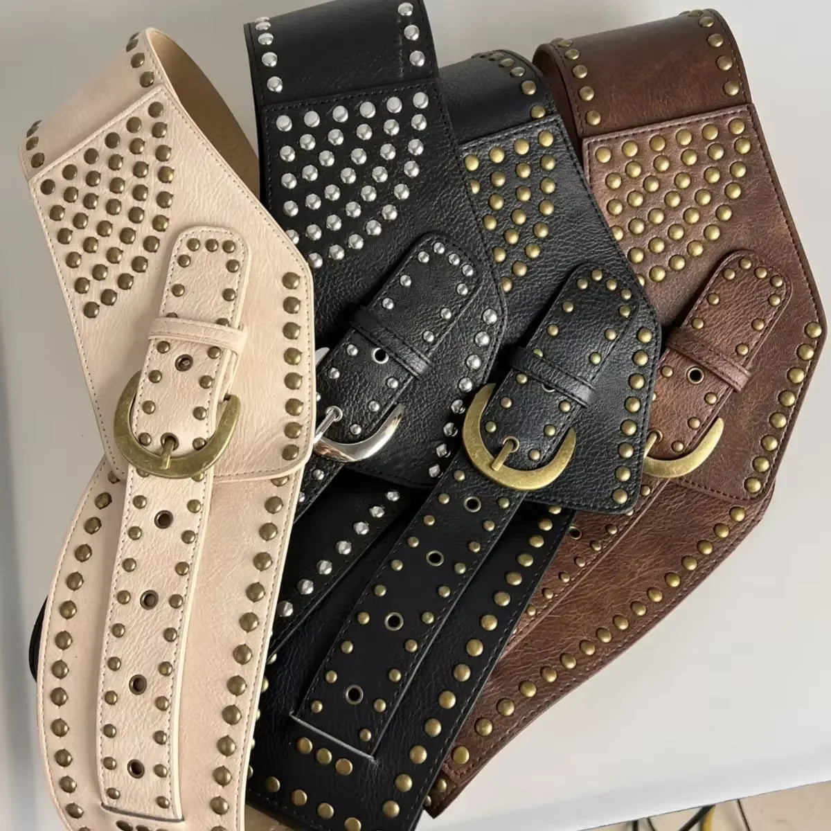 Cinturón Vintage con tachas